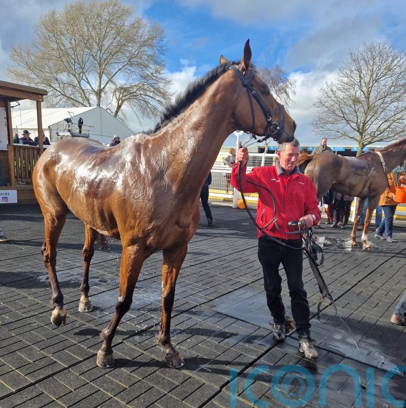 Kestrel hits Hereford target after pre-race drama