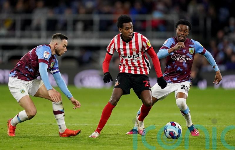 Leaders Burnley held to goalless draw at home by dogged Sunderland