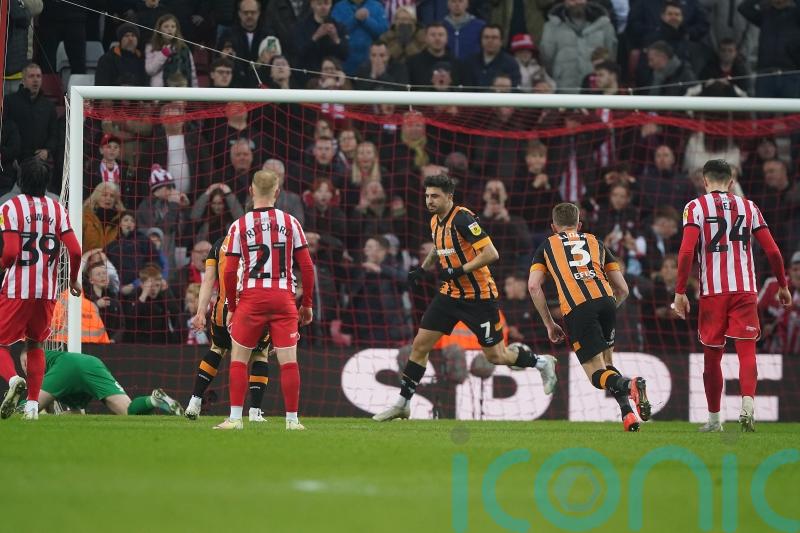 Last-gasp Ozan Tufan penalty earns Hull thrilling 4-4 draw at Sunderland