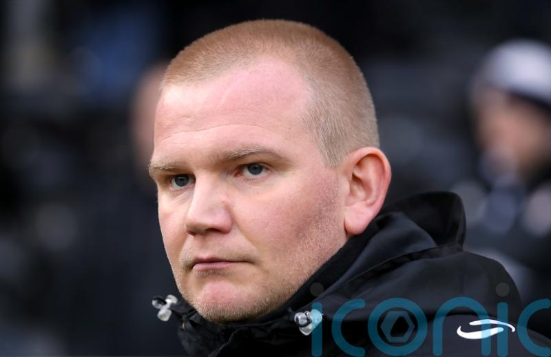 Pete Wild rues missed chances as Barrow&rsquo;s play-off hopes sink with Grimsby loss