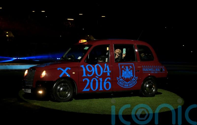 On This Day in 2016 &ndash; West Ham beat Manchester United in Upton Park farewell