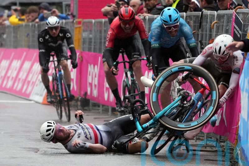 Kaden Groves wins stage five of Giro d&rsquo;Italia as stray dog and rain cause chaos