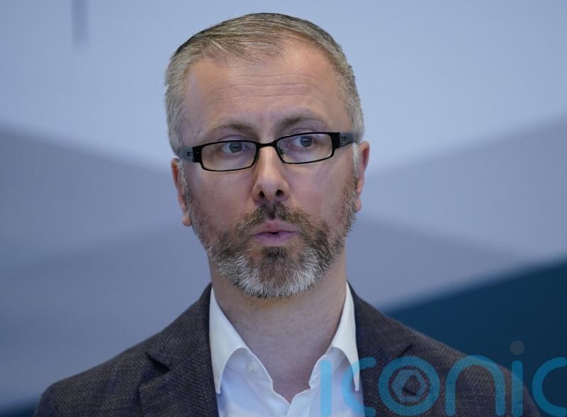 Hundreds of beds to be offered to rough-sleeping asylum seekers, minister says