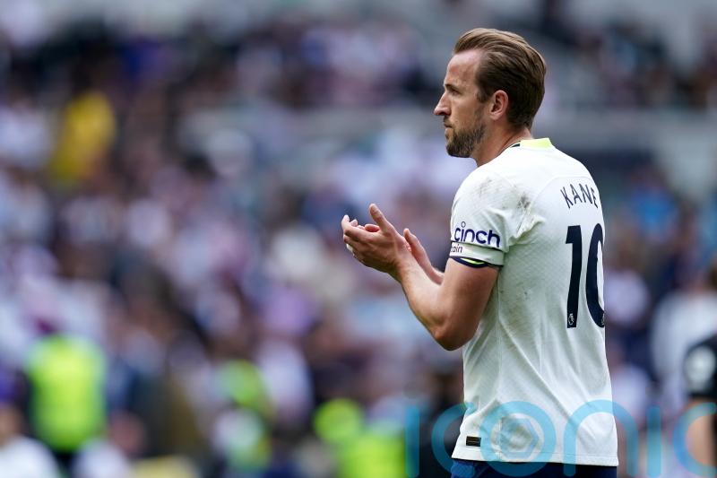 Ryan Mason encourages little to be read into Harry Kane&rsquo;s wave to Spurs fans