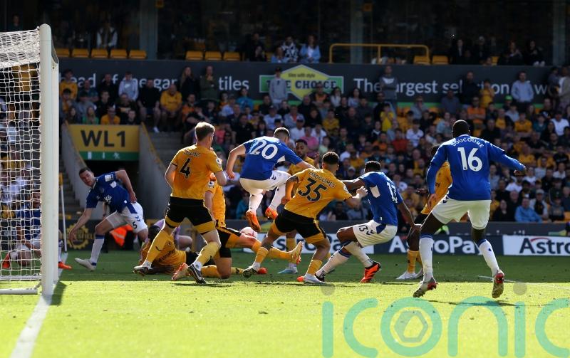 Yerry Mina&rsquo;s last-gasp equaliser at Wolves gives Everton hope of survival