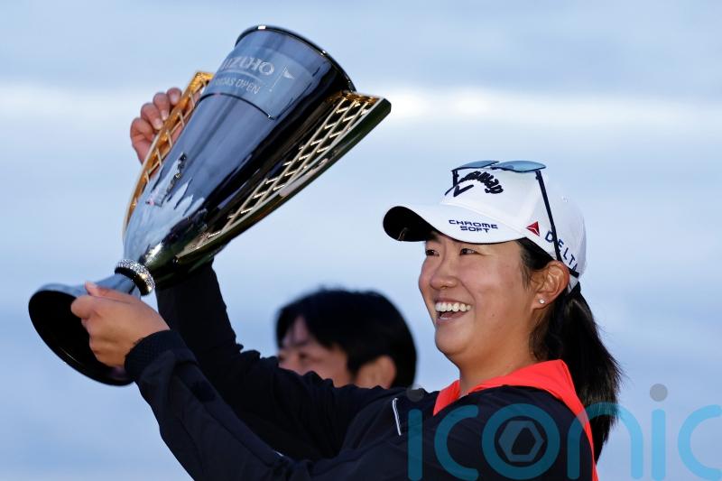 Rose Zhang claims title in play-off on professional debut