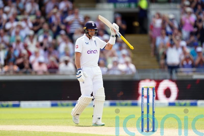 Joe Root steadies England after Australia rally on opening day of Ashes