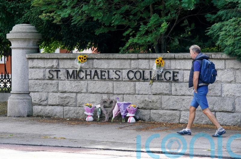 Irish students form guard of honour on Greek island after teenagers&rsquo; deaths