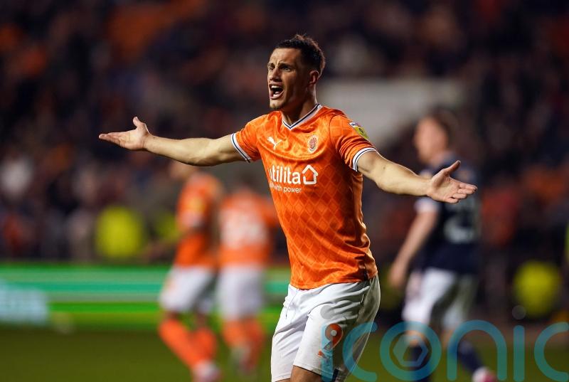 Swansea sign striker Jerry Yates from Blackpool