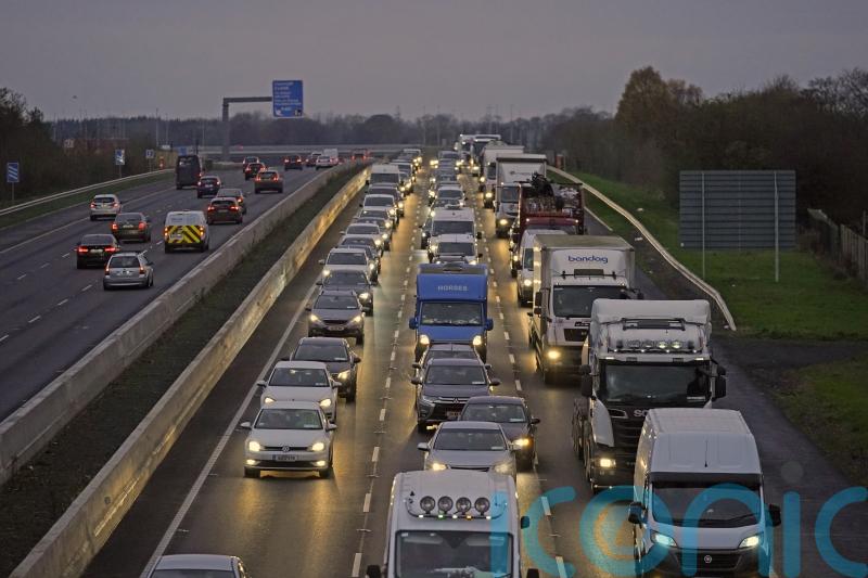 Emission reduction targets &lsquo;extremely difficult&rsquo;, warns environmental agency