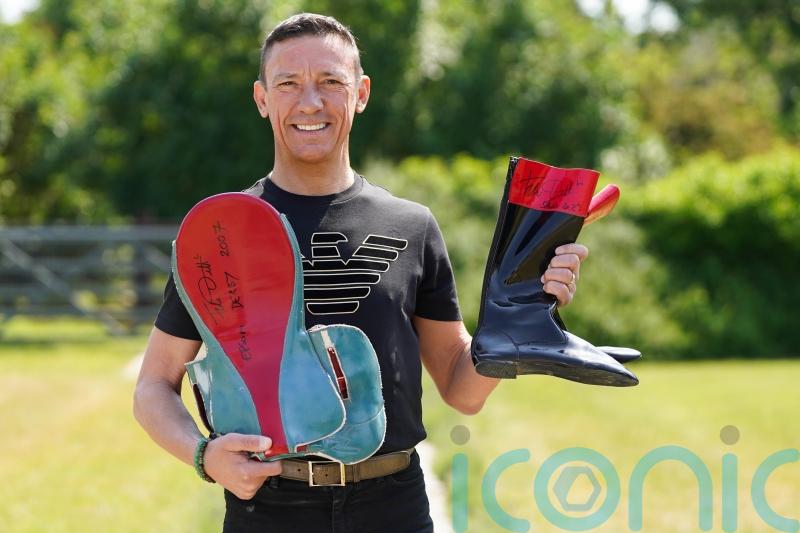 Dettori&rsquo;s memorabilia fetches tens of thousands of pounds at auction