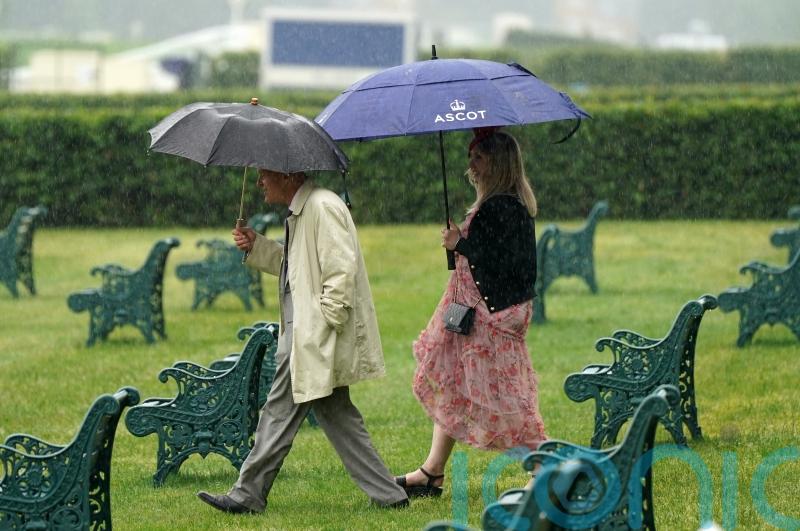 Midweek showers anticipated ahead of King George card at Ascot