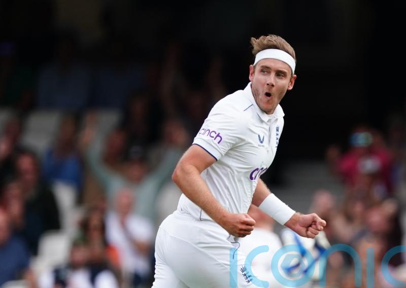 Stuart Broad lifts England as Australia&rsquo;s patient approach stutters at Kia Oval