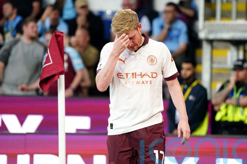 Kevin De Bruyne faces &lsquo;a few weeks out&rsquo; after suffering another hamstring injury