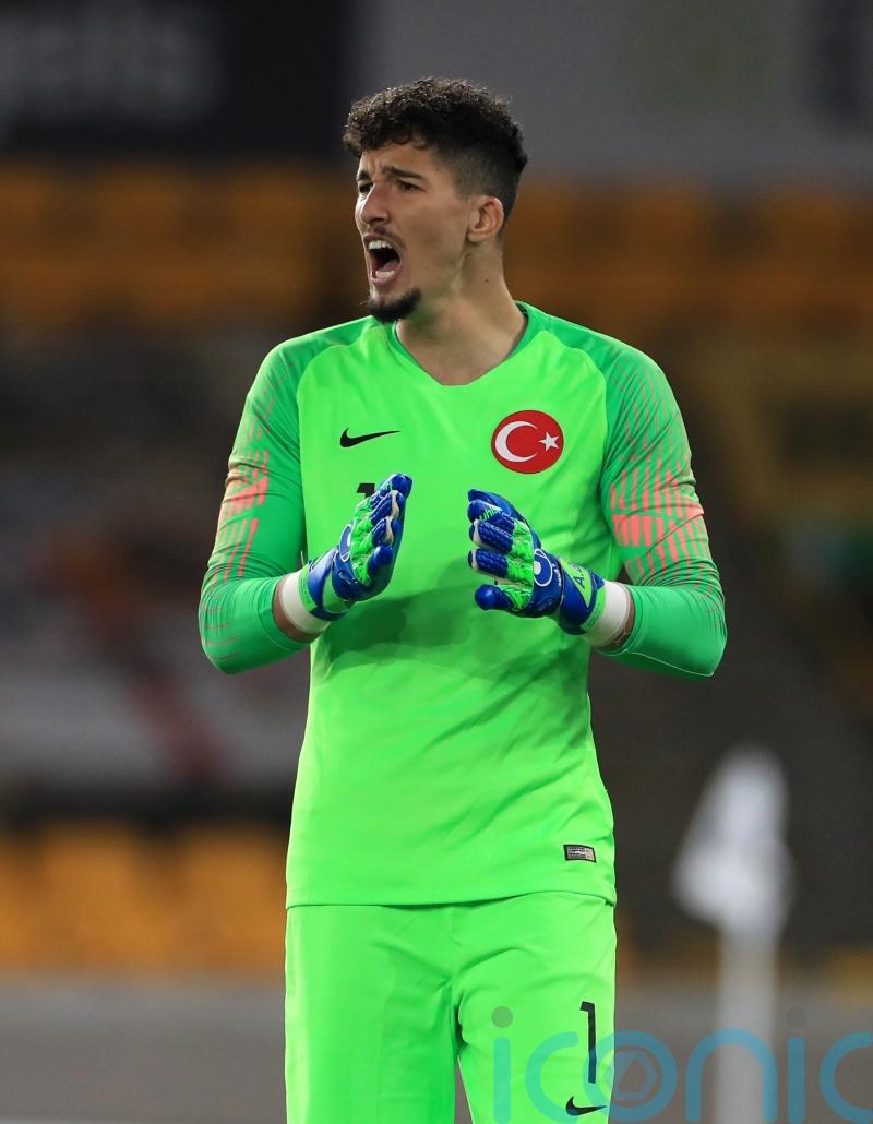 Manchester United sign Fenerbahce keeper Altay Bayindir