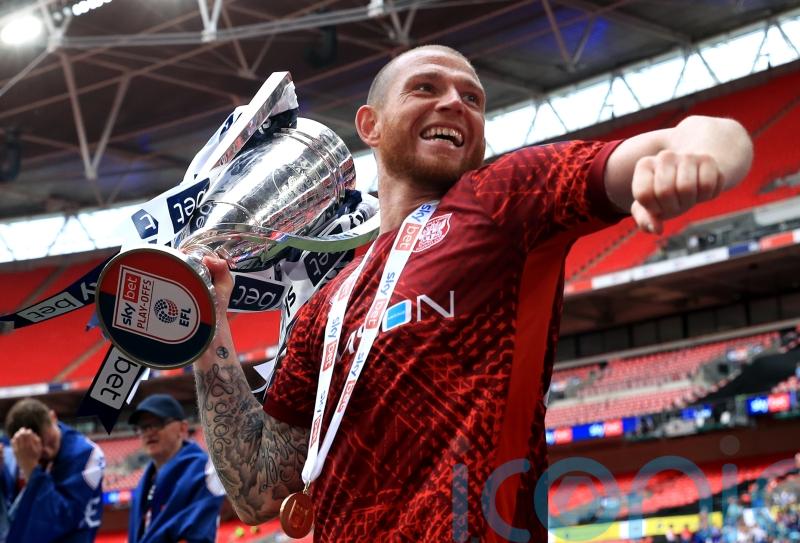 Joe Garner earns Carlisle late point as Stevenage go top