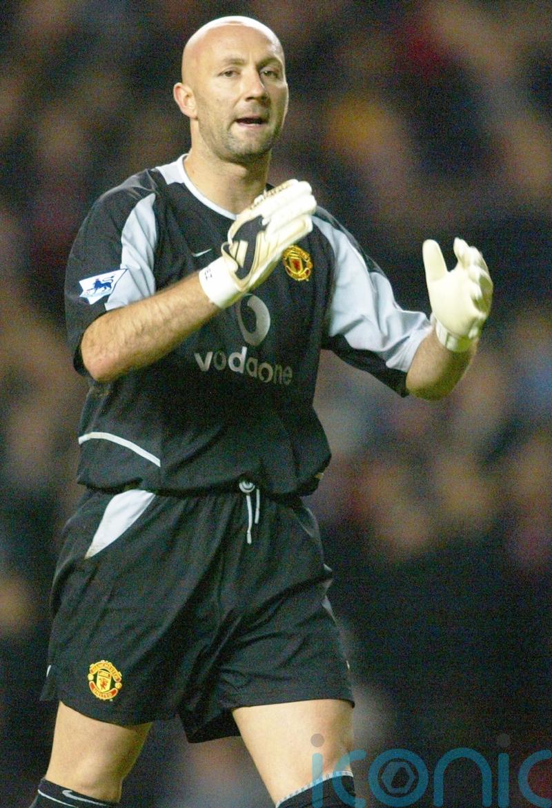On this day in 2006: France&rsquo;s former Man Utd goalkeeper Fabien Barthez retires