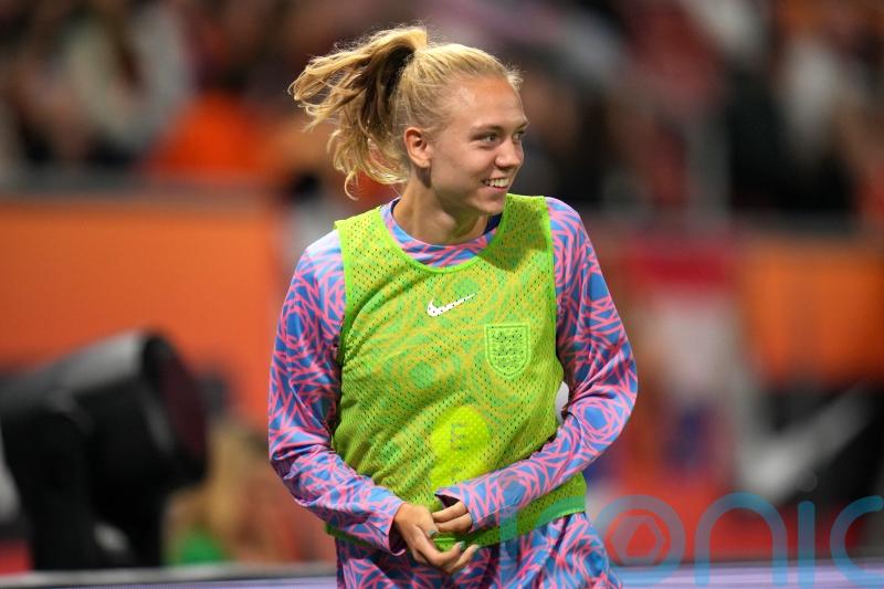 Esme Morgan pleads for patience and politeness from England&rsquo;s autograph hunters