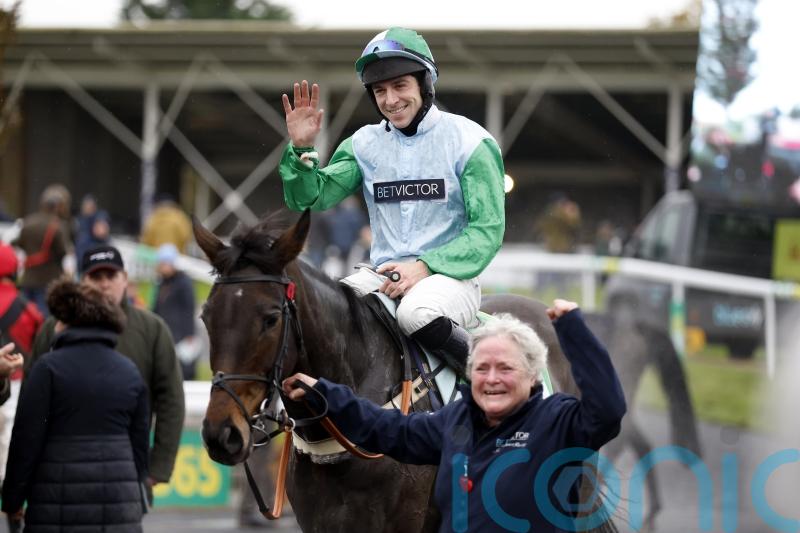 You Wear It Well sees off Luccia at Wetherby