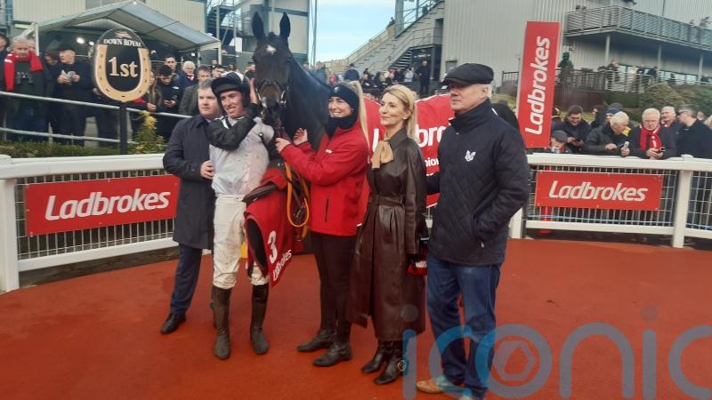 Gerri Colombe edges out Envoi Allen in Champion Chase thriller