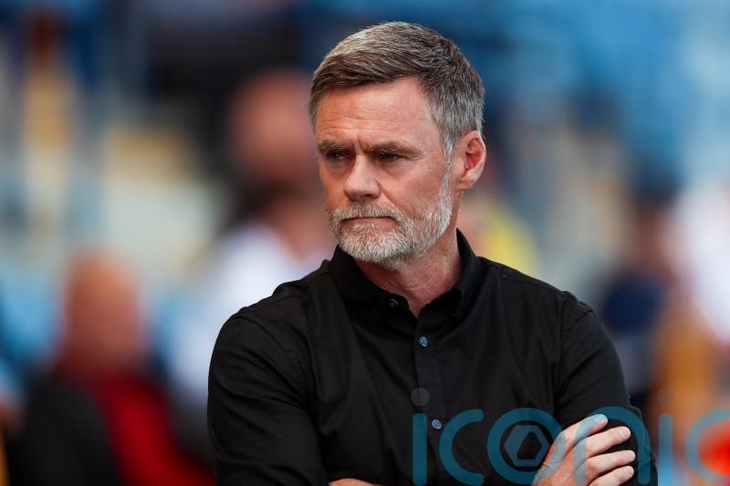 Barrow ensure Graham Alexander makes losing start as Bradford boss