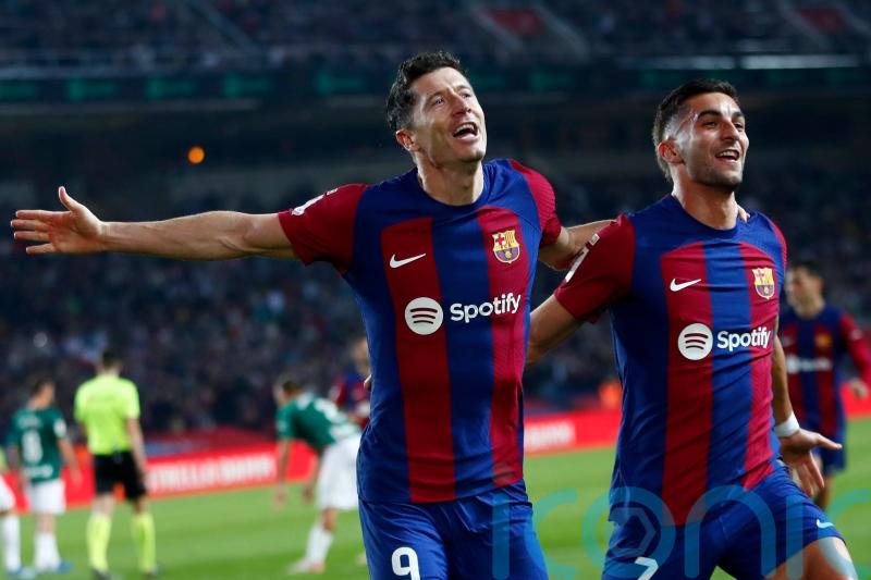 Robert Lewandowski rescues Barcelona as Inter Milan retake Serie A top spot