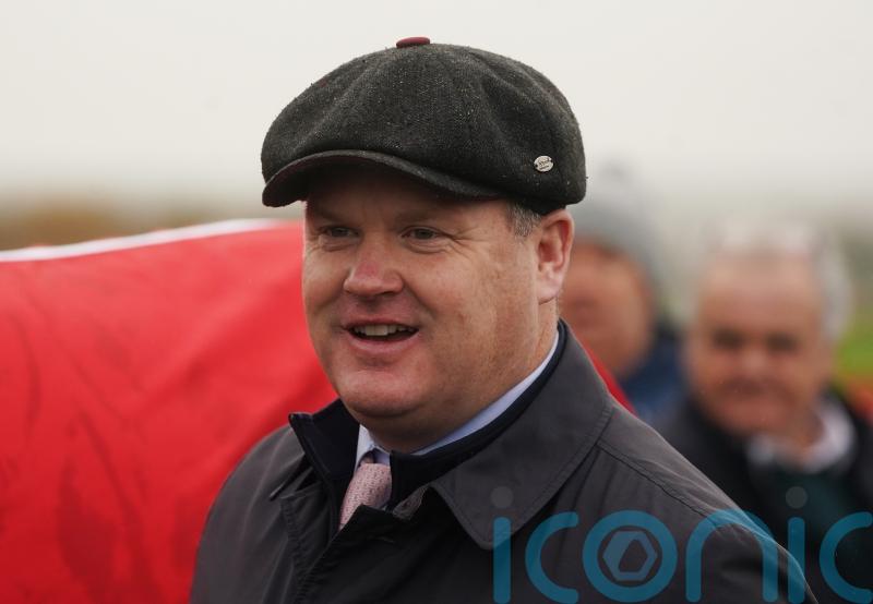 Elliott stands by Troytown team