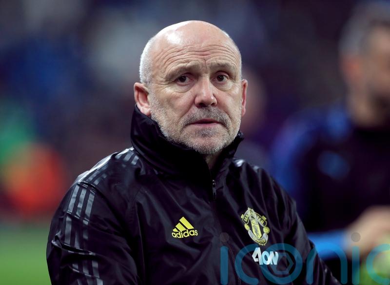 Mike Phelan warns Man Utd not to get distracted by fierce Galatasaray atmosphere