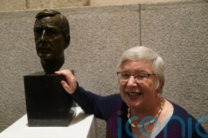 Bronze bust of David Trimble unveiled at Irish parliament