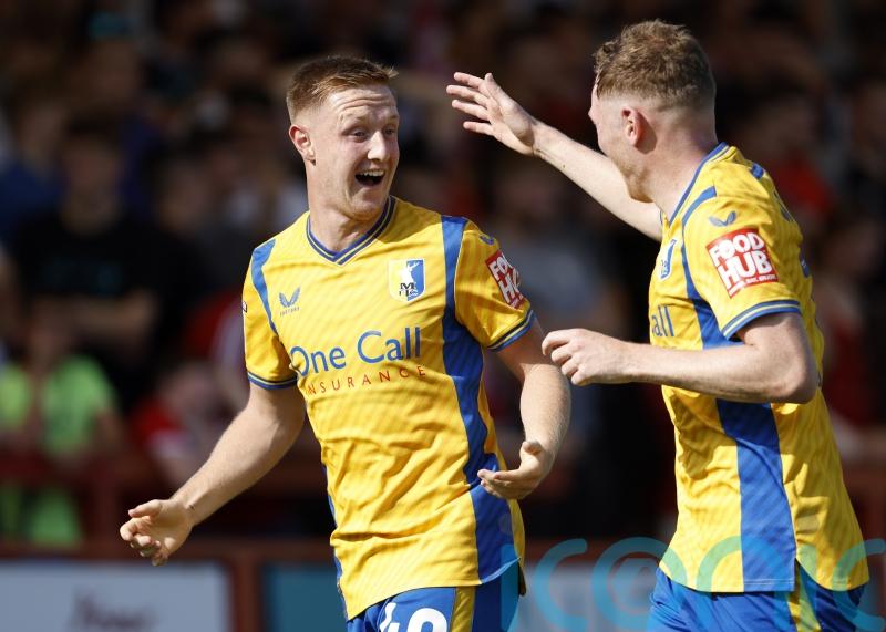 Mansfield beat leaders Stockport to cut gap to two points