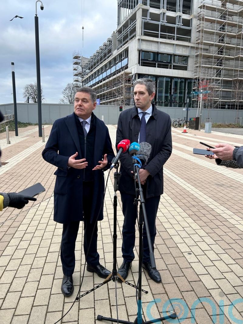 Government&rsquo;s 2.9bn euro offer has 12% wage increases for some civil servants