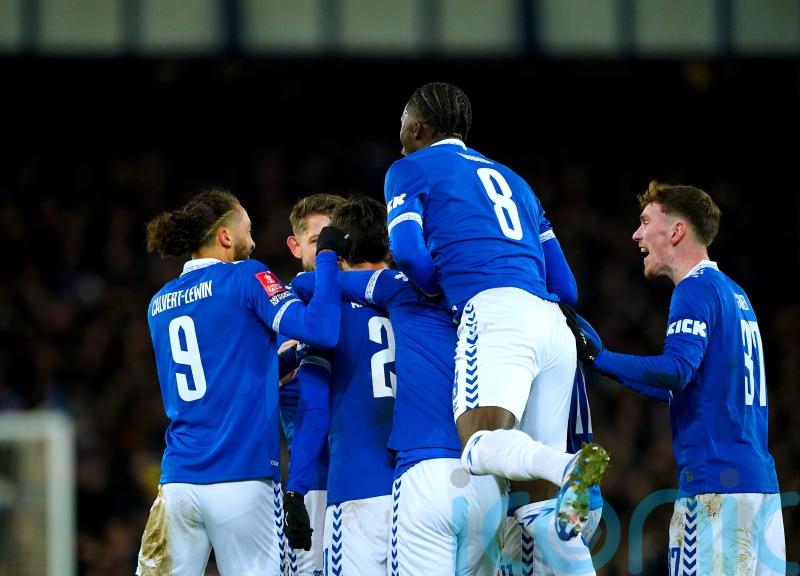 Andre Gomes free-kick earns Everton FA Cup replay victory over Crystal Palace