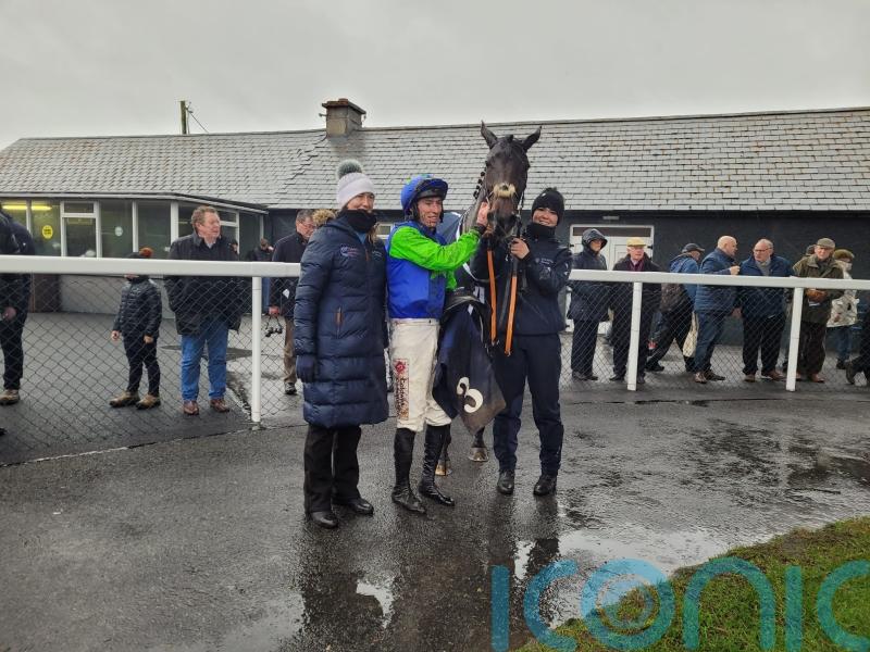 Harmonya Maker shows true colours at Thurles