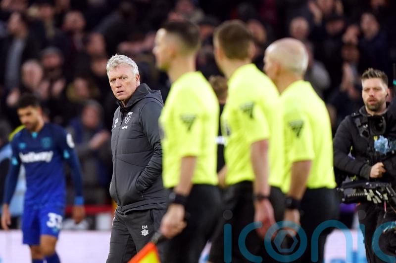 Teams are shrugging shoulders at poor refereeing &ndash; David Moyes