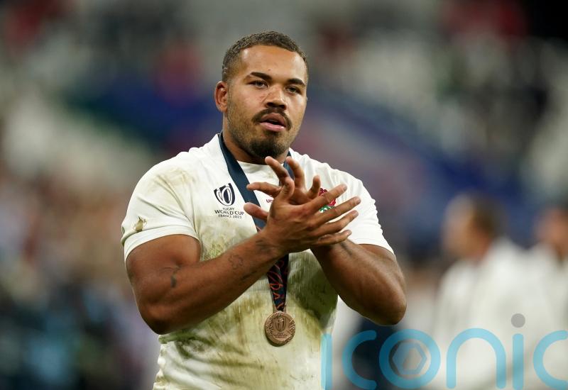 England&rsquo;s midfield options dwindling as Ollie Lawrence and Oscar Beard withdraw