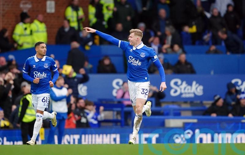 Injury-time goal earns Everton a point from thrilling clash with Spurs