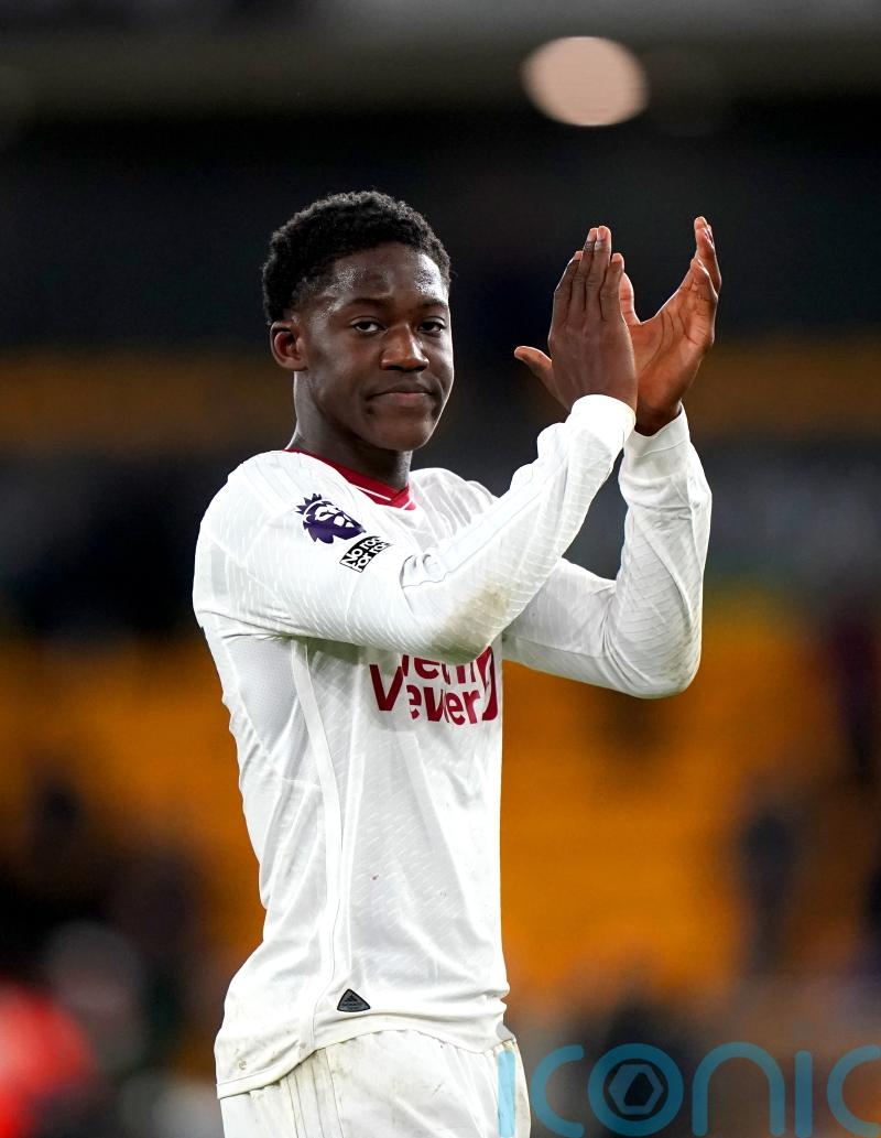 Erik ten Hag says playing with Casemiro will aid Kobbie Mainoo&rsquo;s development