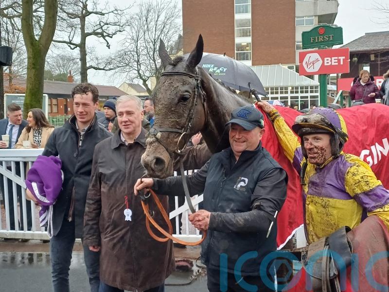 Yeah Man stays on stoutly to win Haydock marathon