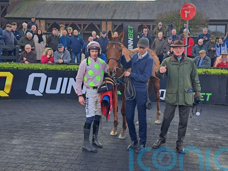 Mister Policeman returns to winning ways at Punchestown