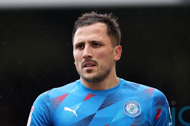 Leaders Stockport held to goalless draw by Gillingham