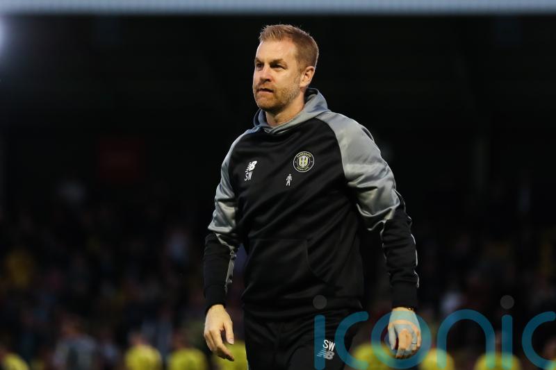 Simon Weaver calls Harrogate &lsquo;team of heroes&rsquo; after win over Bradford