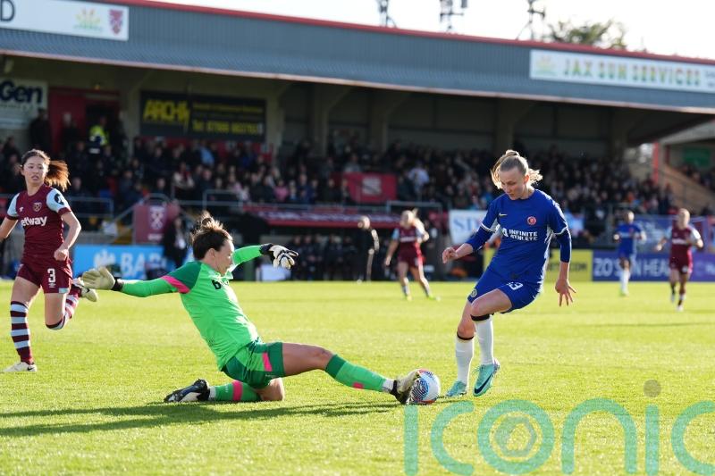 Chelsea return to top spot in WSL after beating struggling West Ham