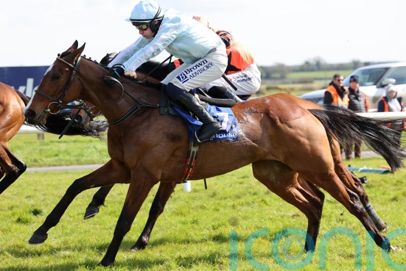 Jade De Grugy carries Honeysuckle colours to appropriate success