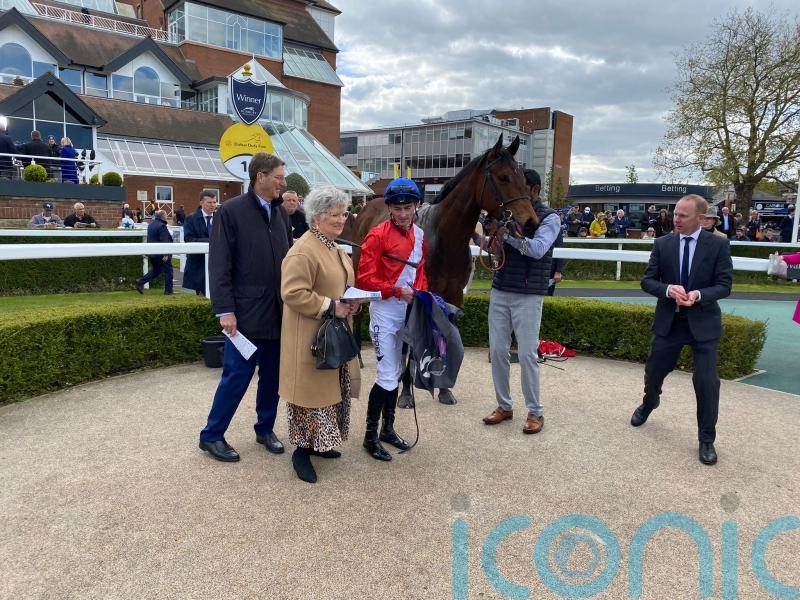 Esquire produces 16-1 shock in Greenham