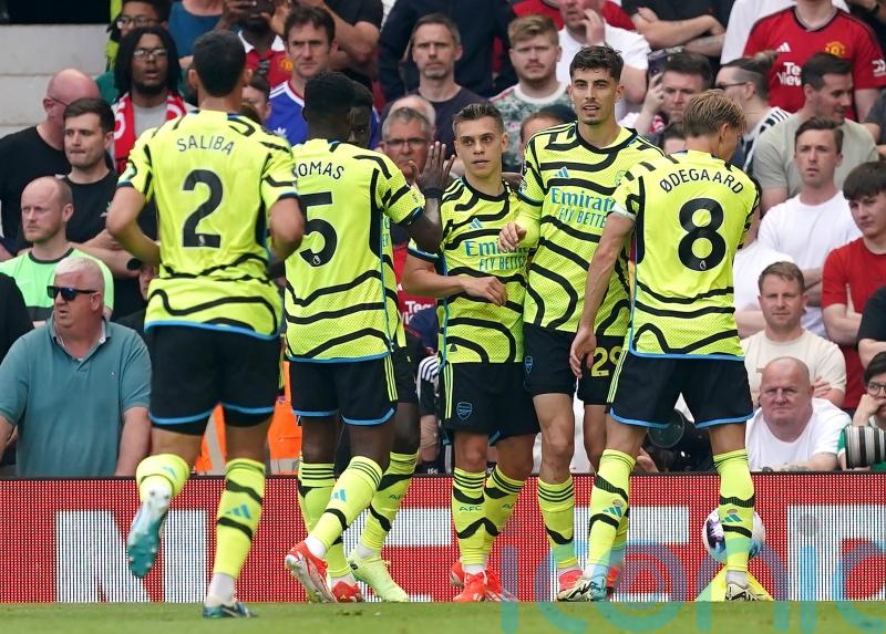 Arsenal beat Man Utd to put title race pressure back on Man City