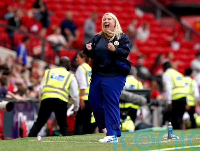 Emma Hayes bows out with another WSL title as Chelsea crush Manchester United