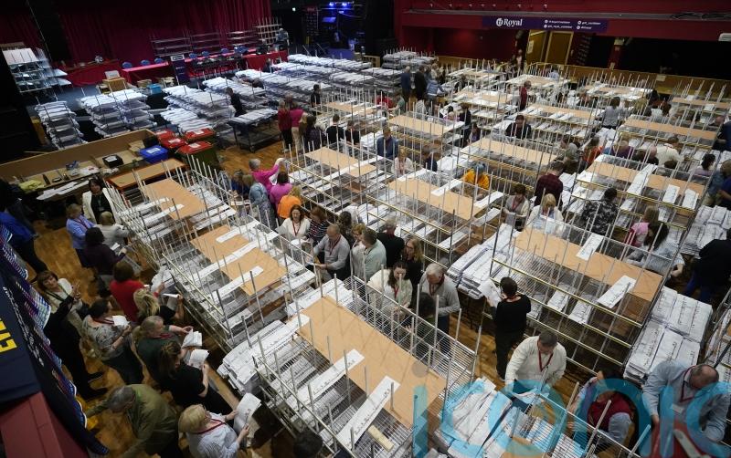First results in Midlands-North-West expected by 9pm