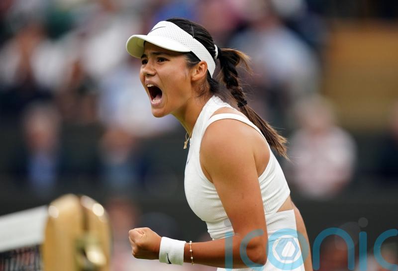 Wimbledon day three: Emma Raducanu wins after accepting Andy Murray offer