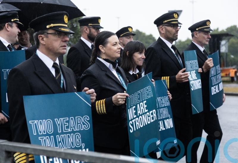 Aer Lingus pilots vote to accept pay deal