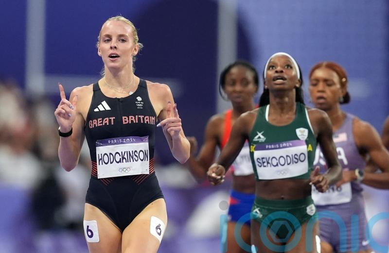 Gold medal favourite Keely Hodgkinson cruises through to 800 metres final
